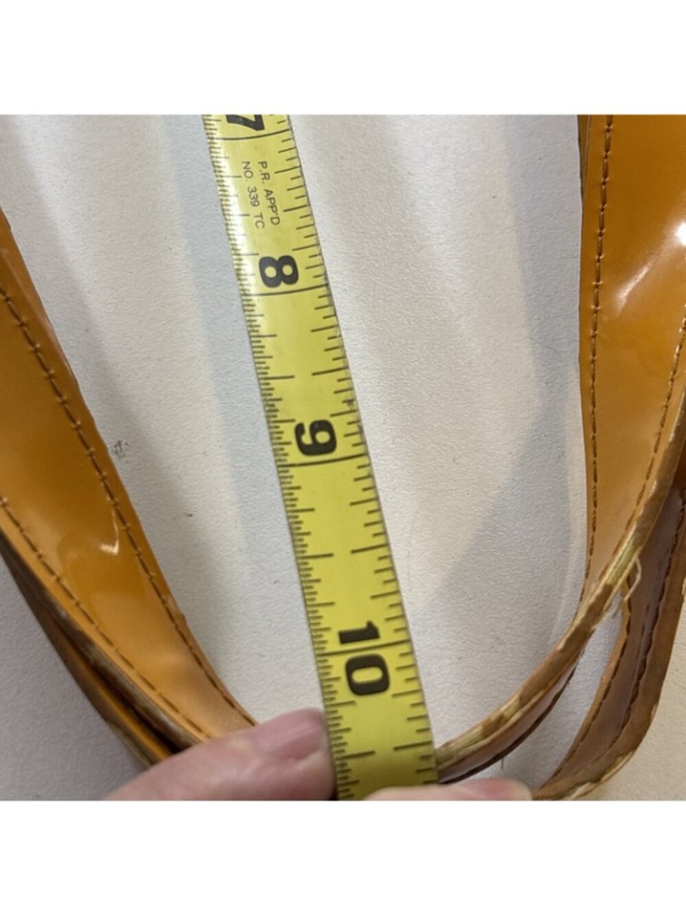 Liz Claiborne Vintage Yellow Gold Patent Leather Large Shoulder Tote & Accessory - Picture 14 of 15